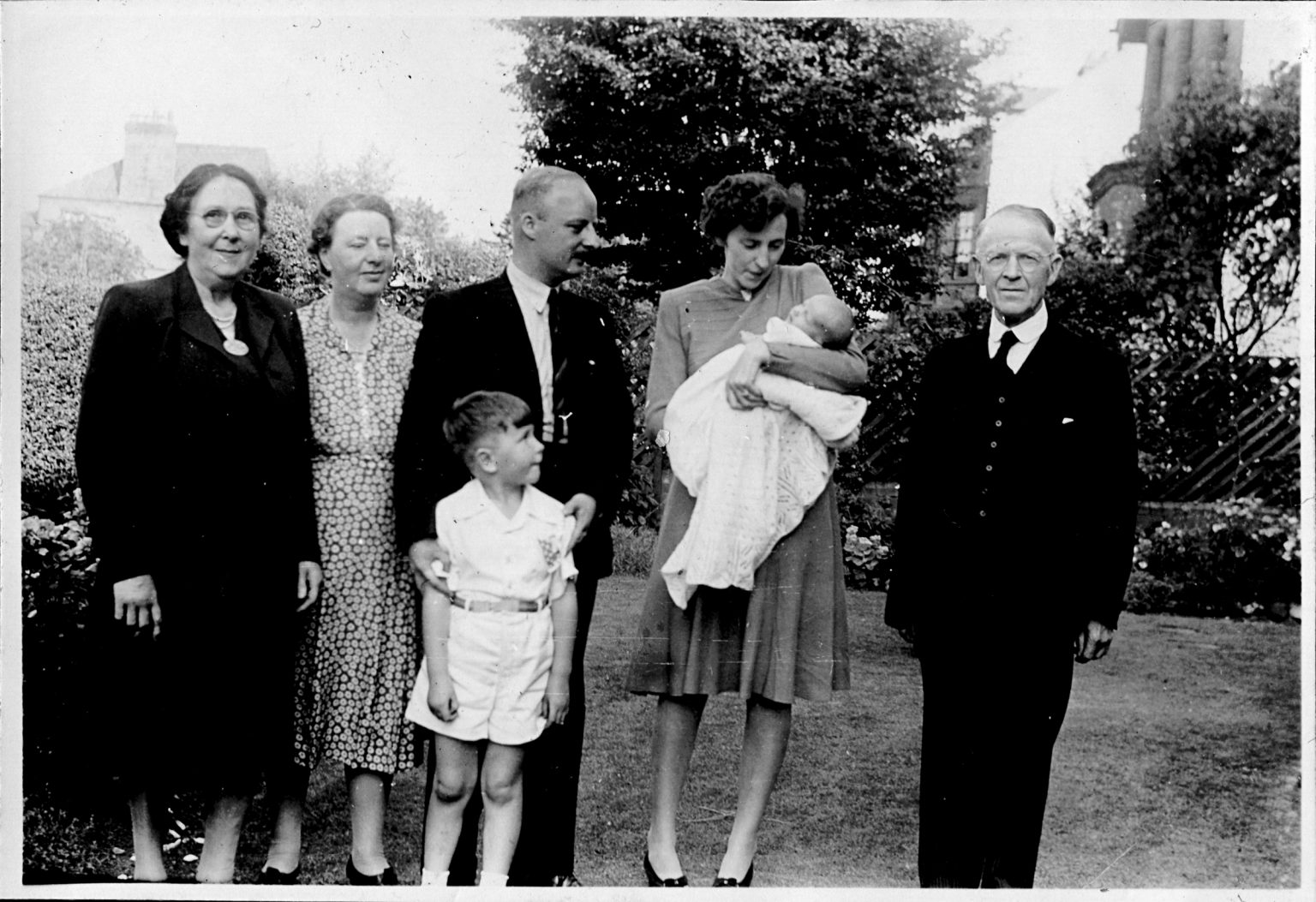 000002 paddys photos - 19230602 110000 paddy family mum alan paddys father