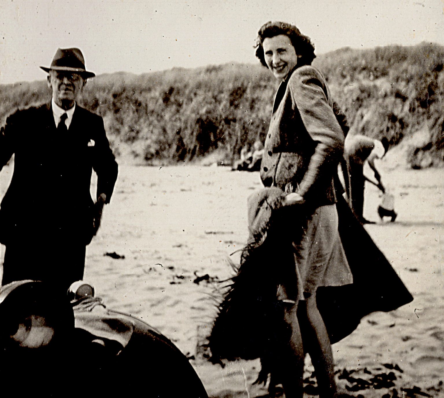 000002 paddys photos - 19300601 110000 paddys father and wyn