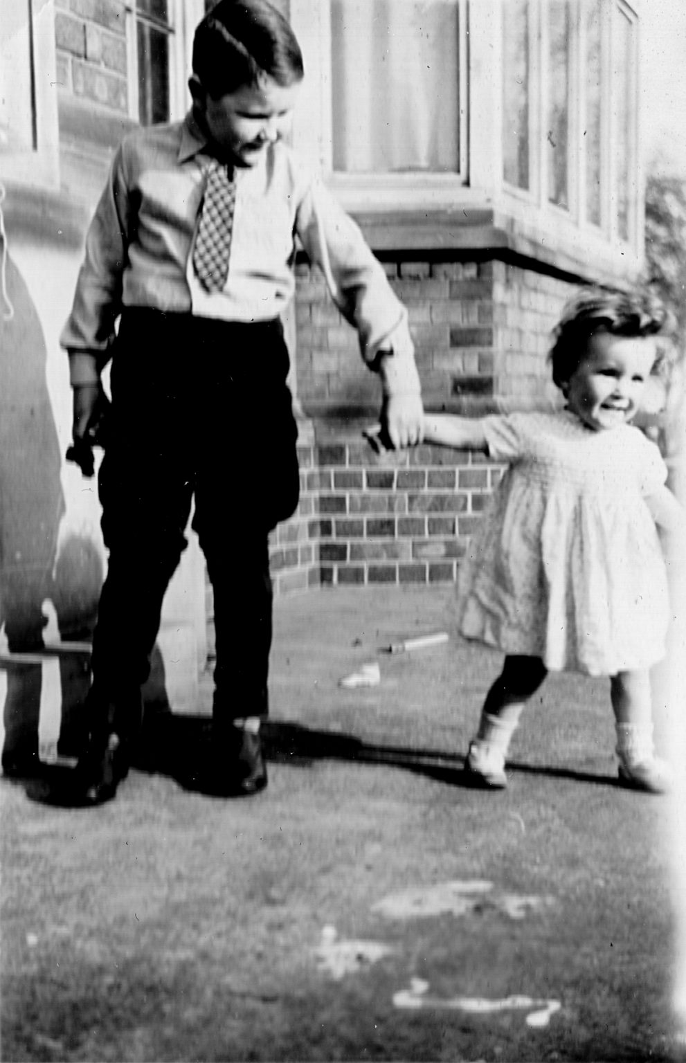 000002 paddys photos - 19330601 110000 paddy family3