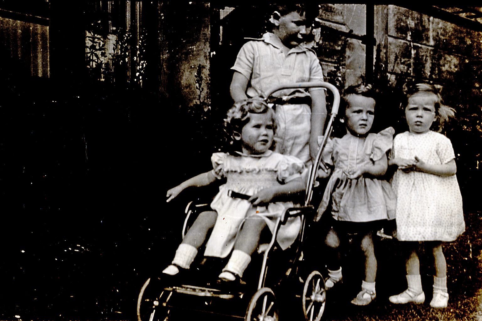 000002 paddys photos - 19330601 110000 paddy family4