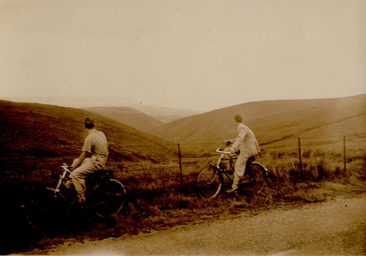 000002 paddys photos - 19360601 110000 paddy cycling