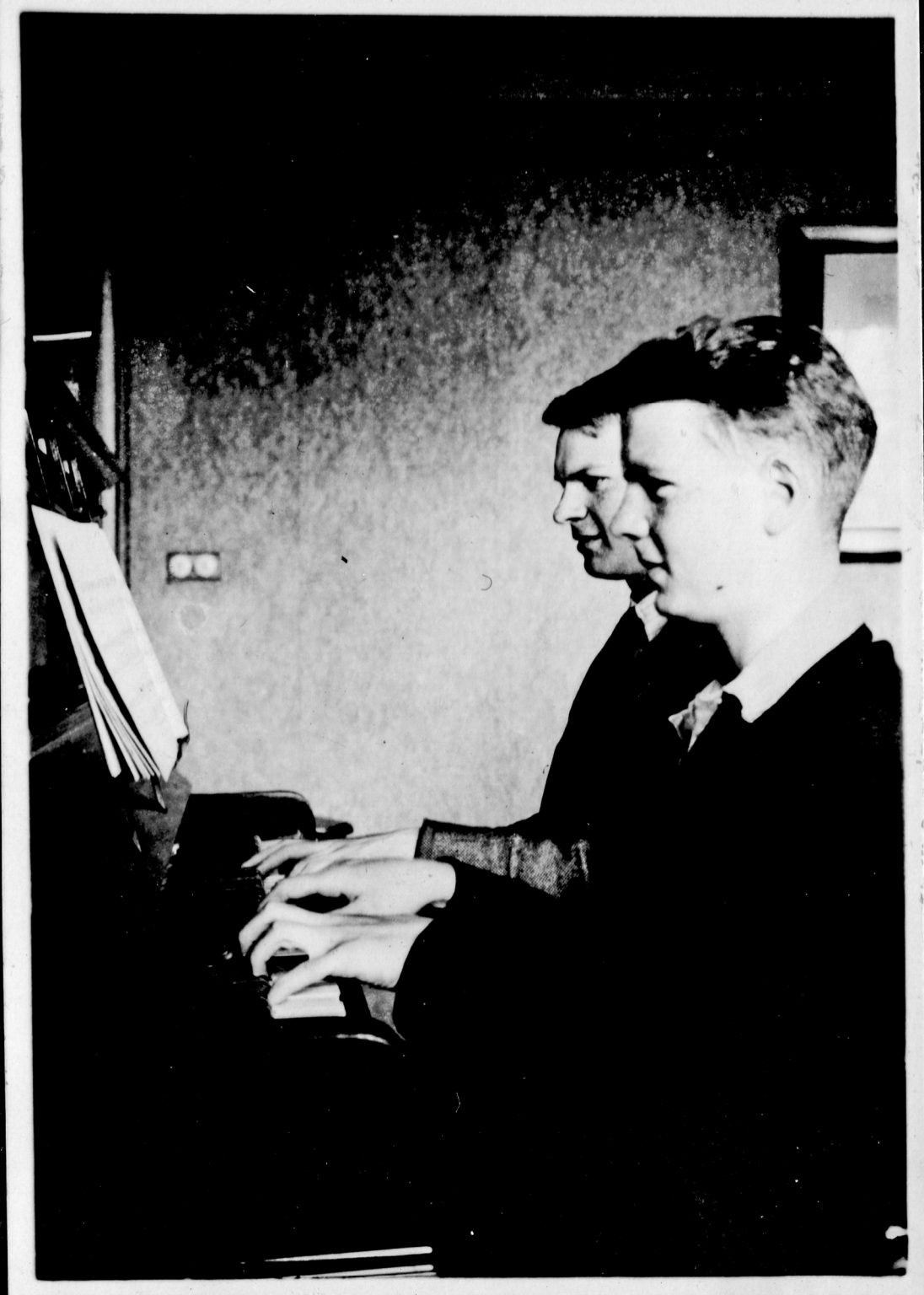 000002 paddys photos - 19360601 110000 paddy mcdowell belfast2 henry maurice