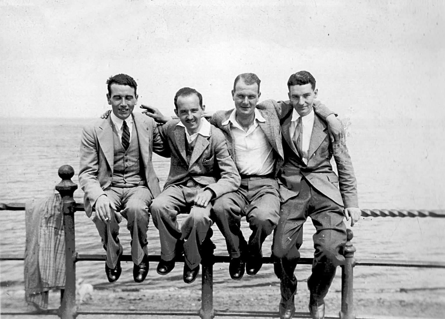 000002 paddys photos - 19360601 110000 paddy university friends