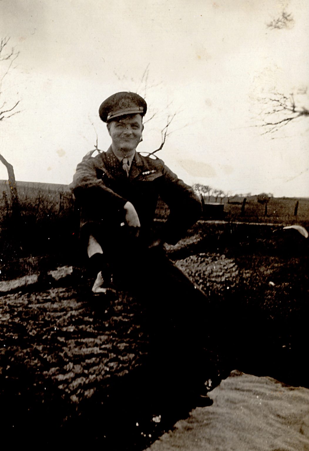 000002 paddys photos - 19430601 110000 paddy 2nd lieutenant 2