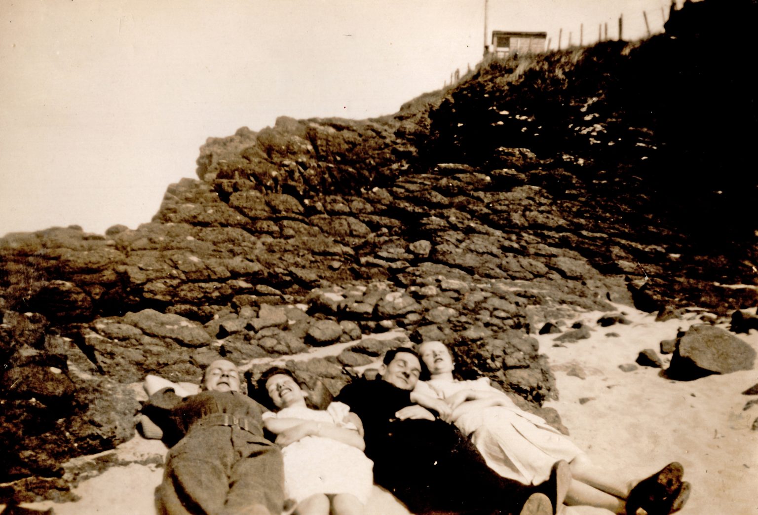 000002 paddys photos - 19430601 110000 paddy portrush friends