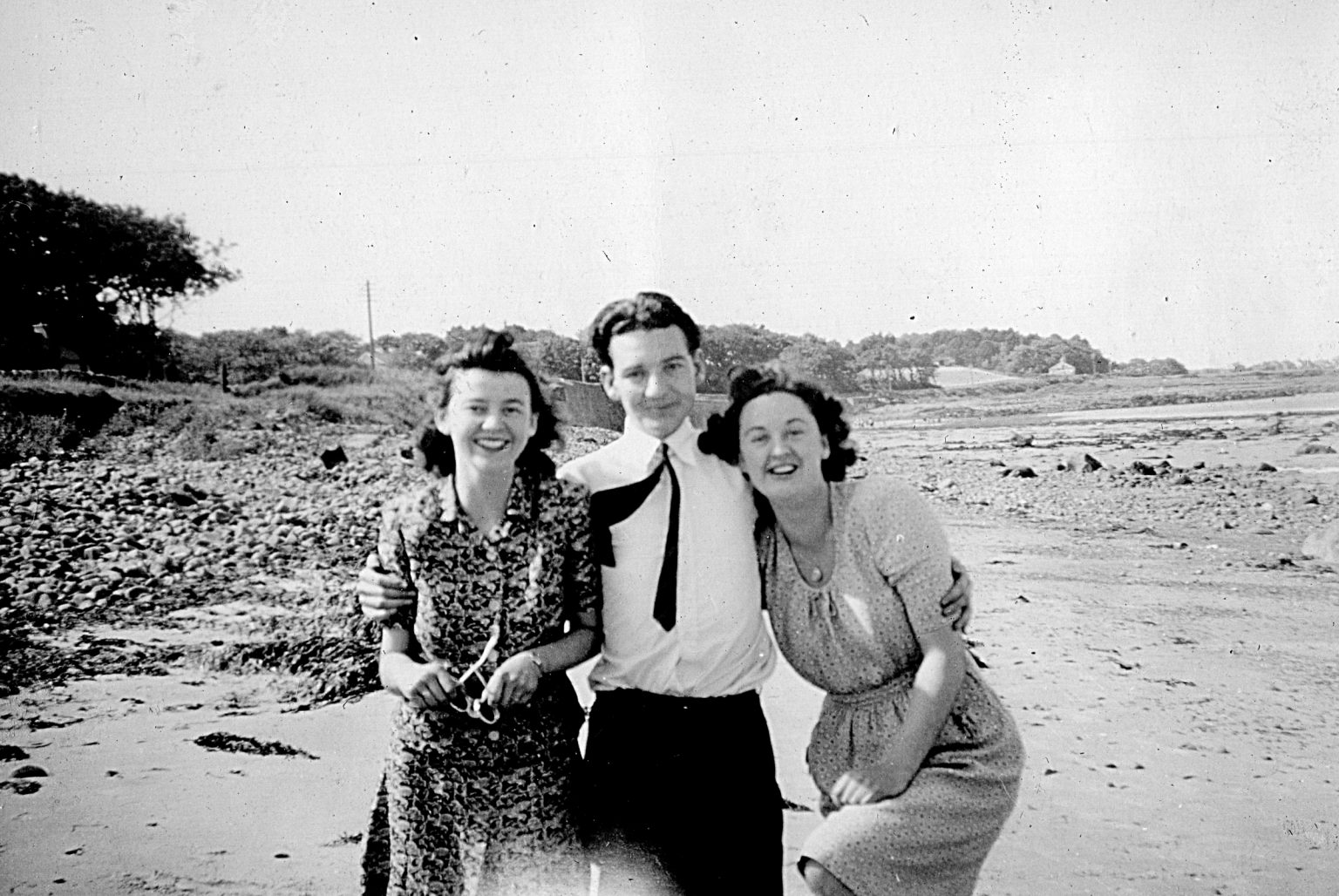 000002 paddys photos - 19430601 110000 paddy portrush friends 4