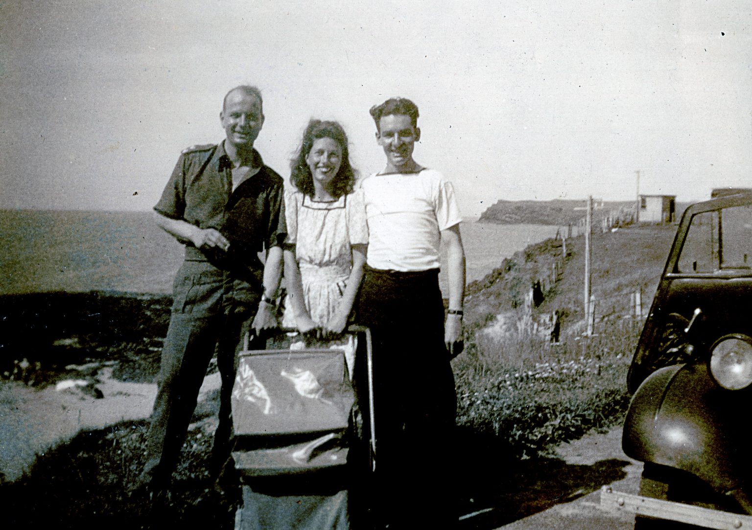 000002 paddys photos - 19430601 110000 paddy portrush friends 6