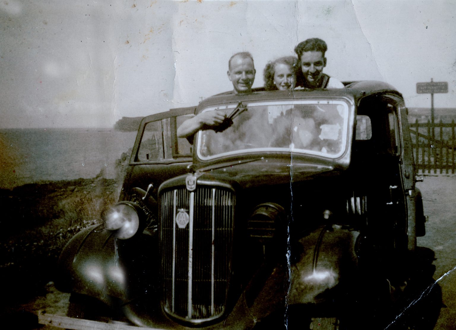 000002 paddys photos - 19430601 110000 paddy portrush friends 7