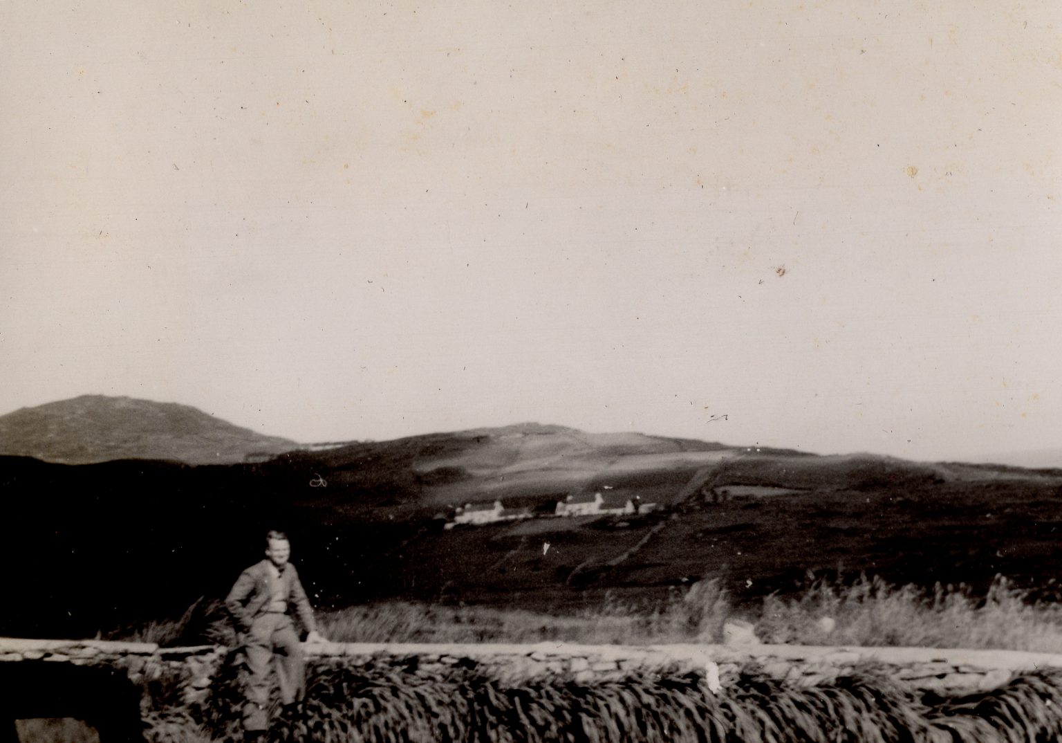 000002 paddys photos - 19430601 110000 paddy touring ireland1