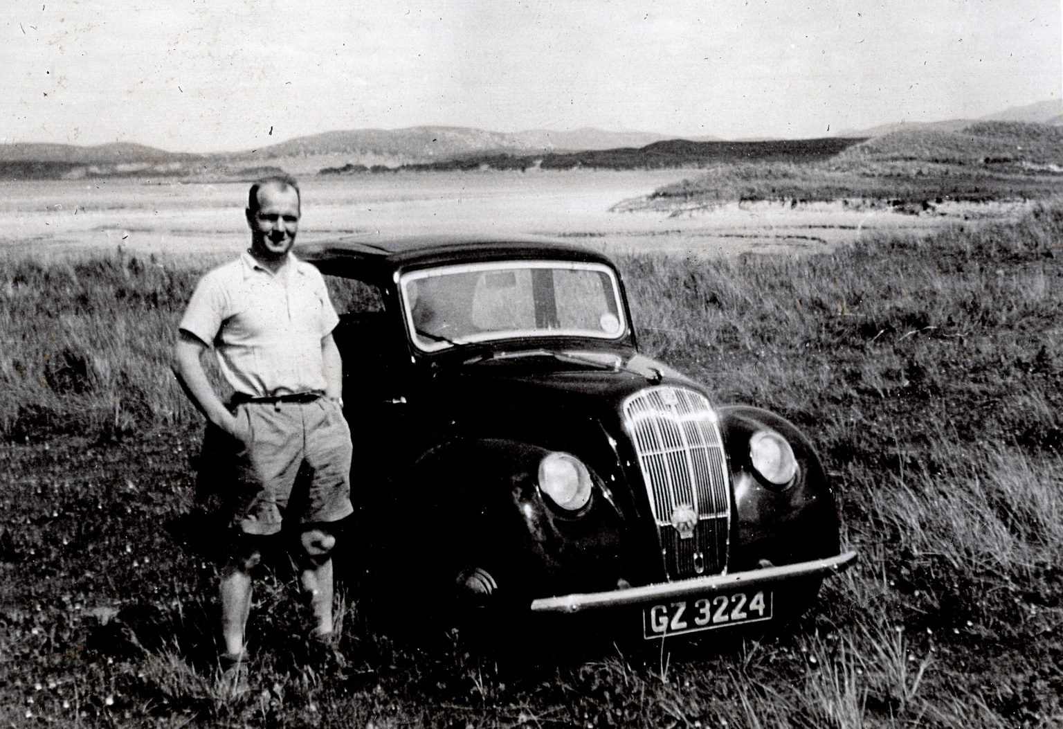 000002 paddys photos - 19430601 110000 paddy touring ireland3