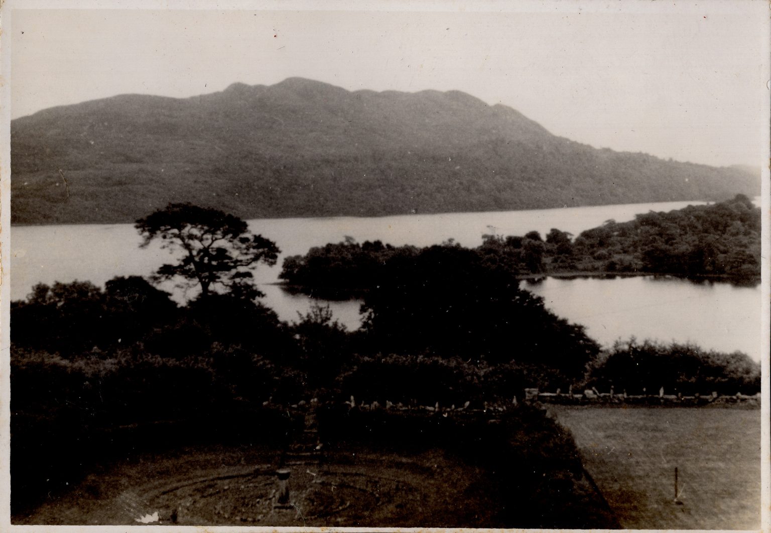 000002 paddys photos - 19430601 110000 paddy touring ireland4