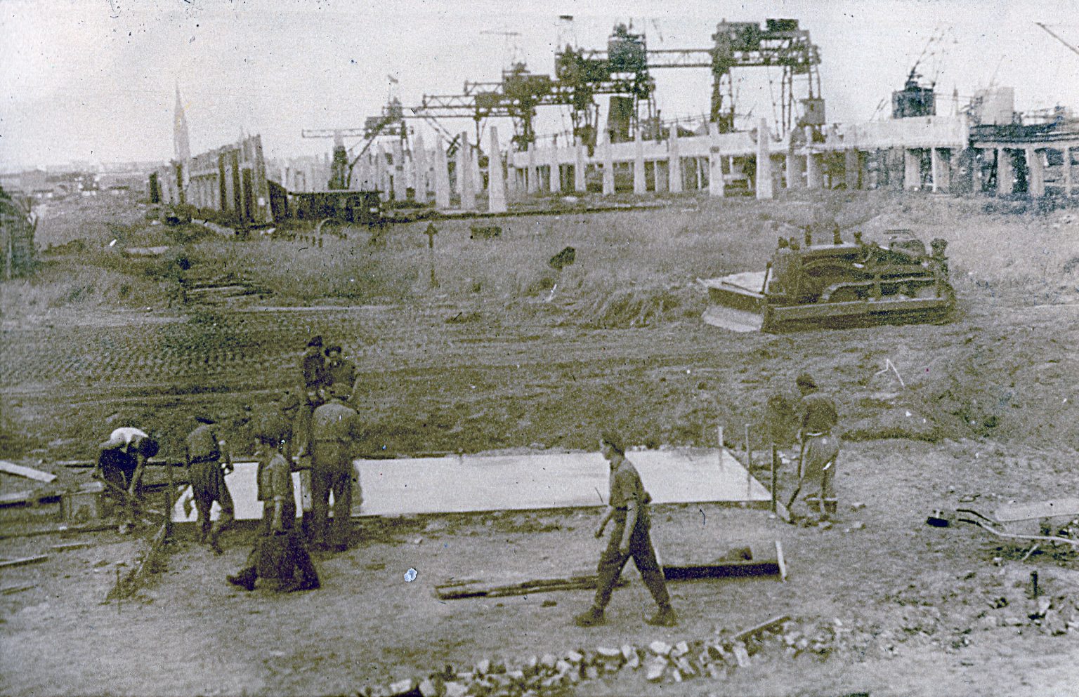 000002 paddys photos - 19440601 110000 paddy civil engineering army1