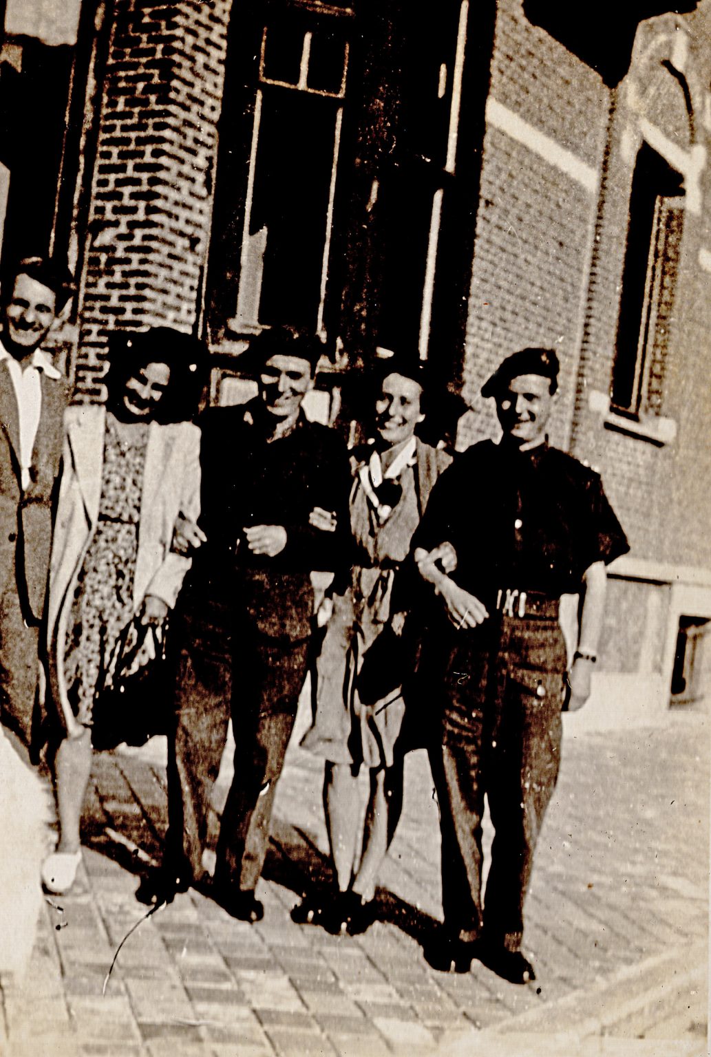 000002 paddys photos - 19440601 110000 paddy hamburg1