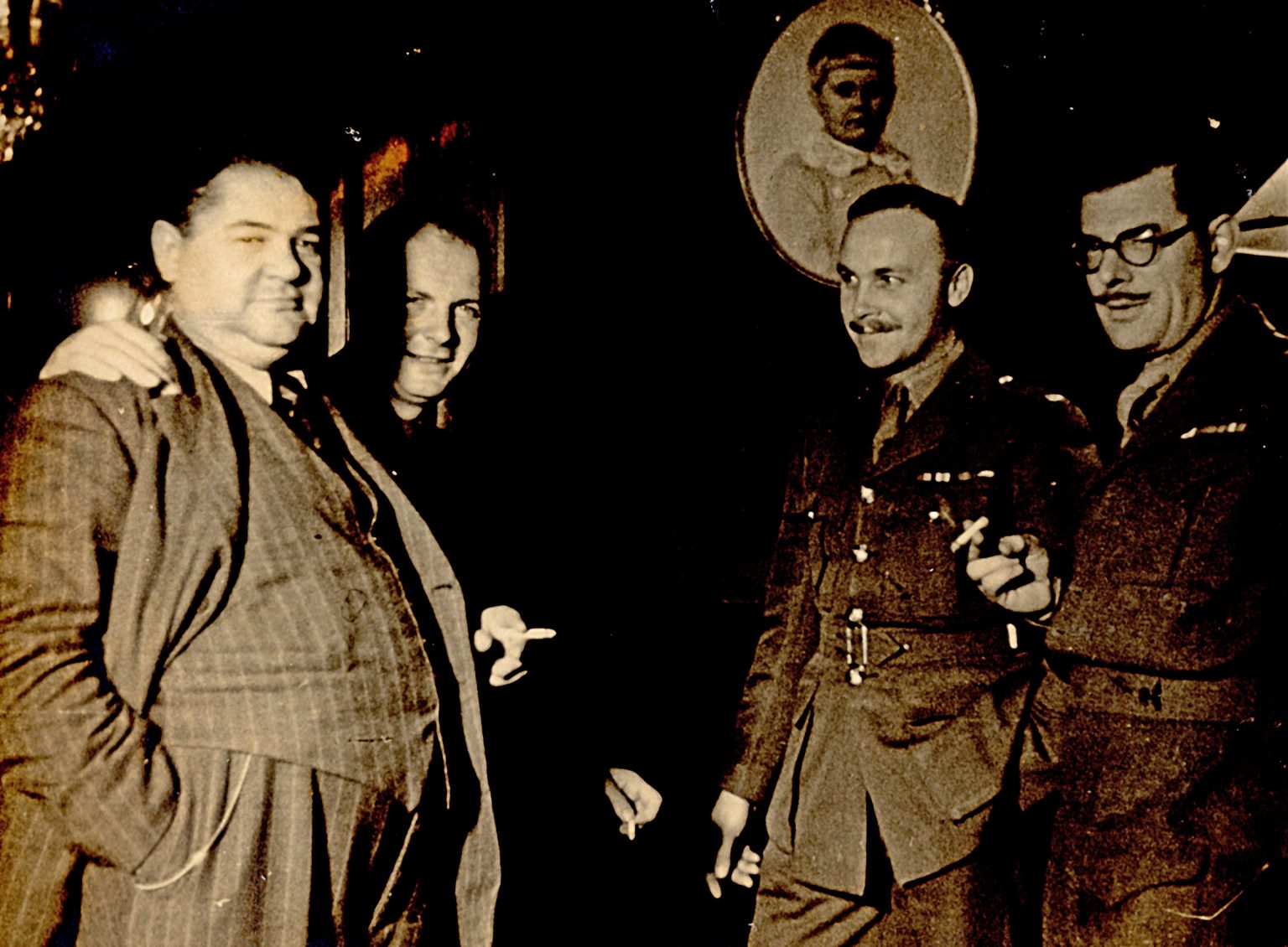 000002 paddys photos - 19440601 110000 paddy hamburg6