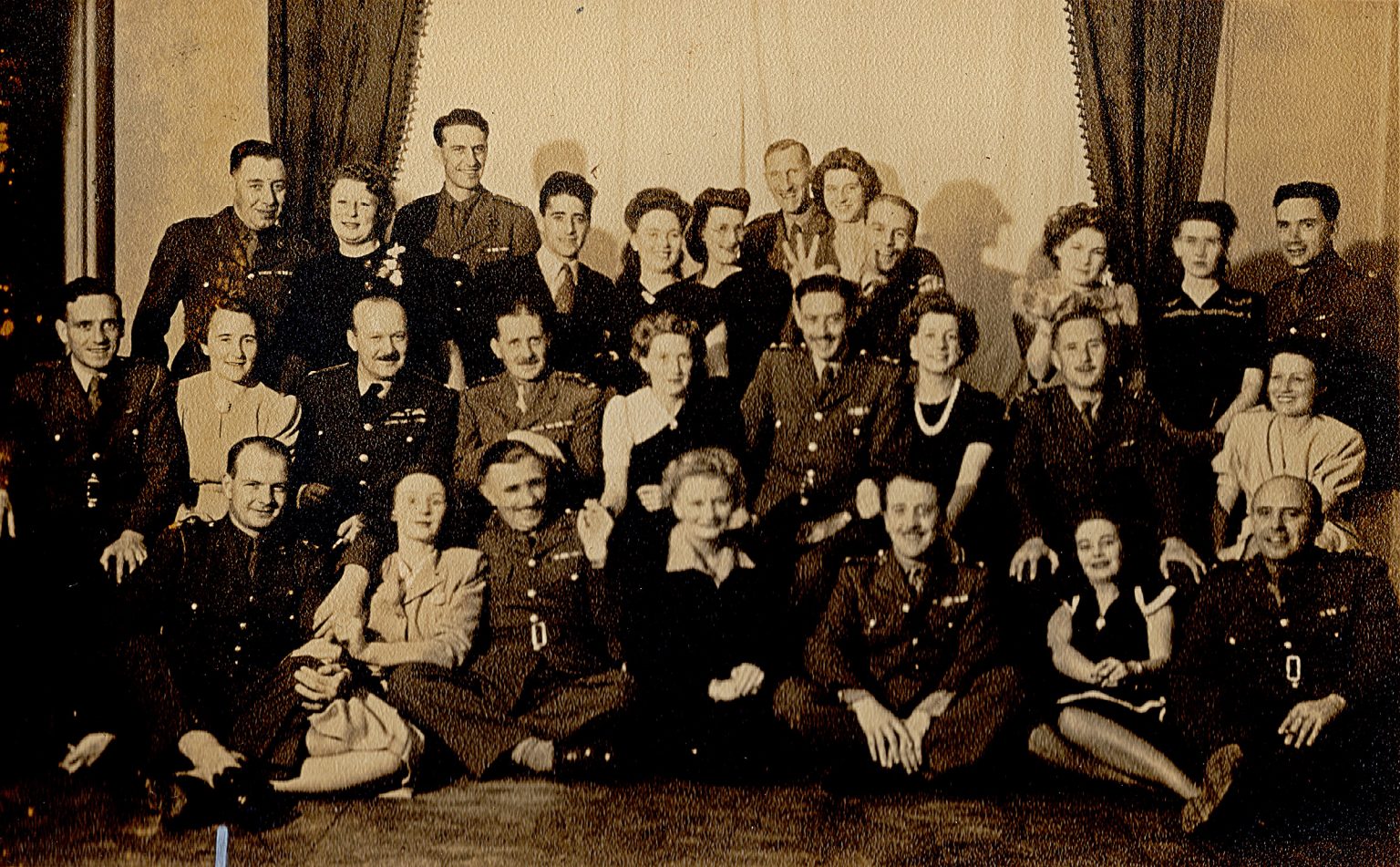 000002 paddys photos - 19440602 110000 paddy hamburg