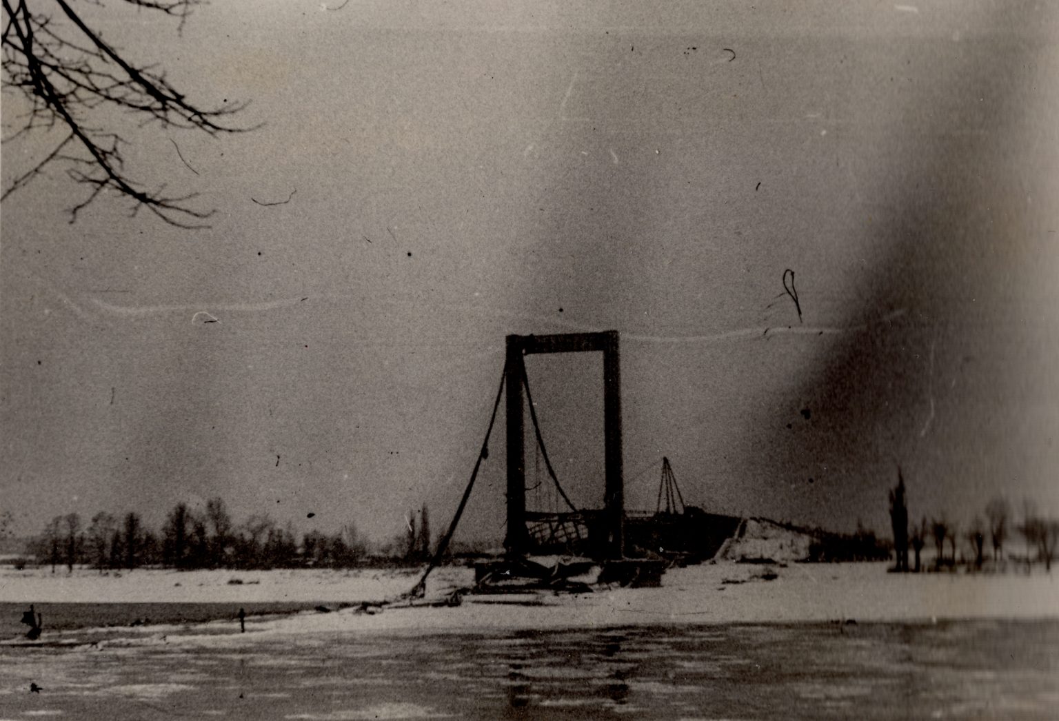 000002 paddys photos - 19460601 110000 paddy destroying bridges3