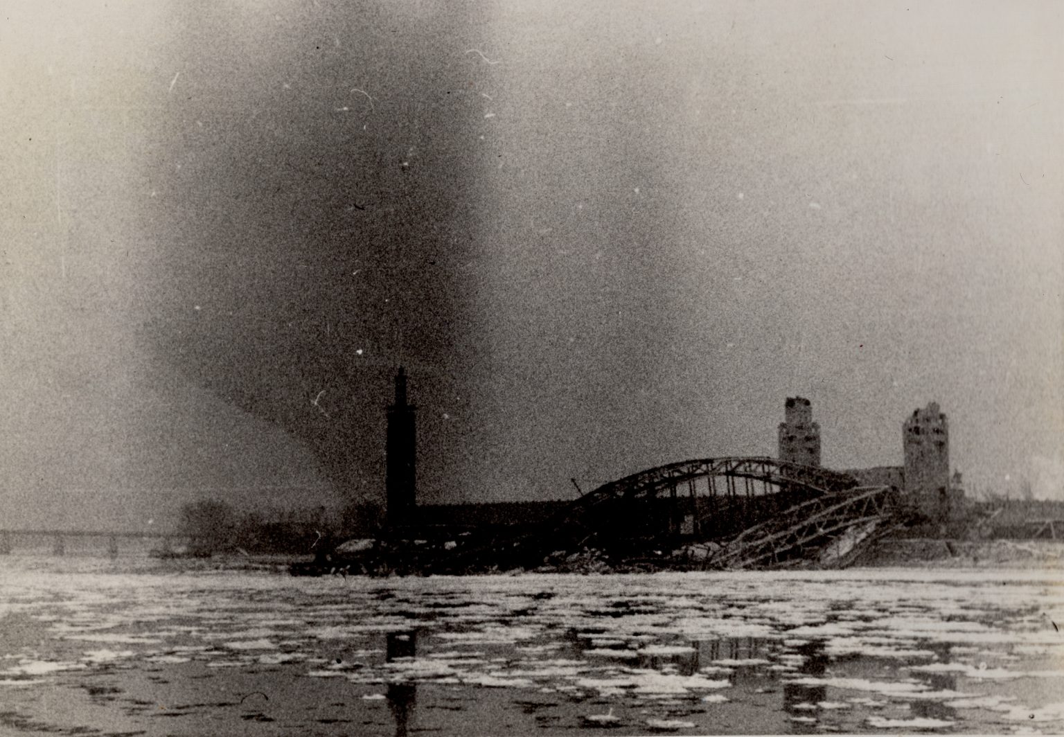 000002 paddys photos - 19460601 110000 paddy destroying bridges 2