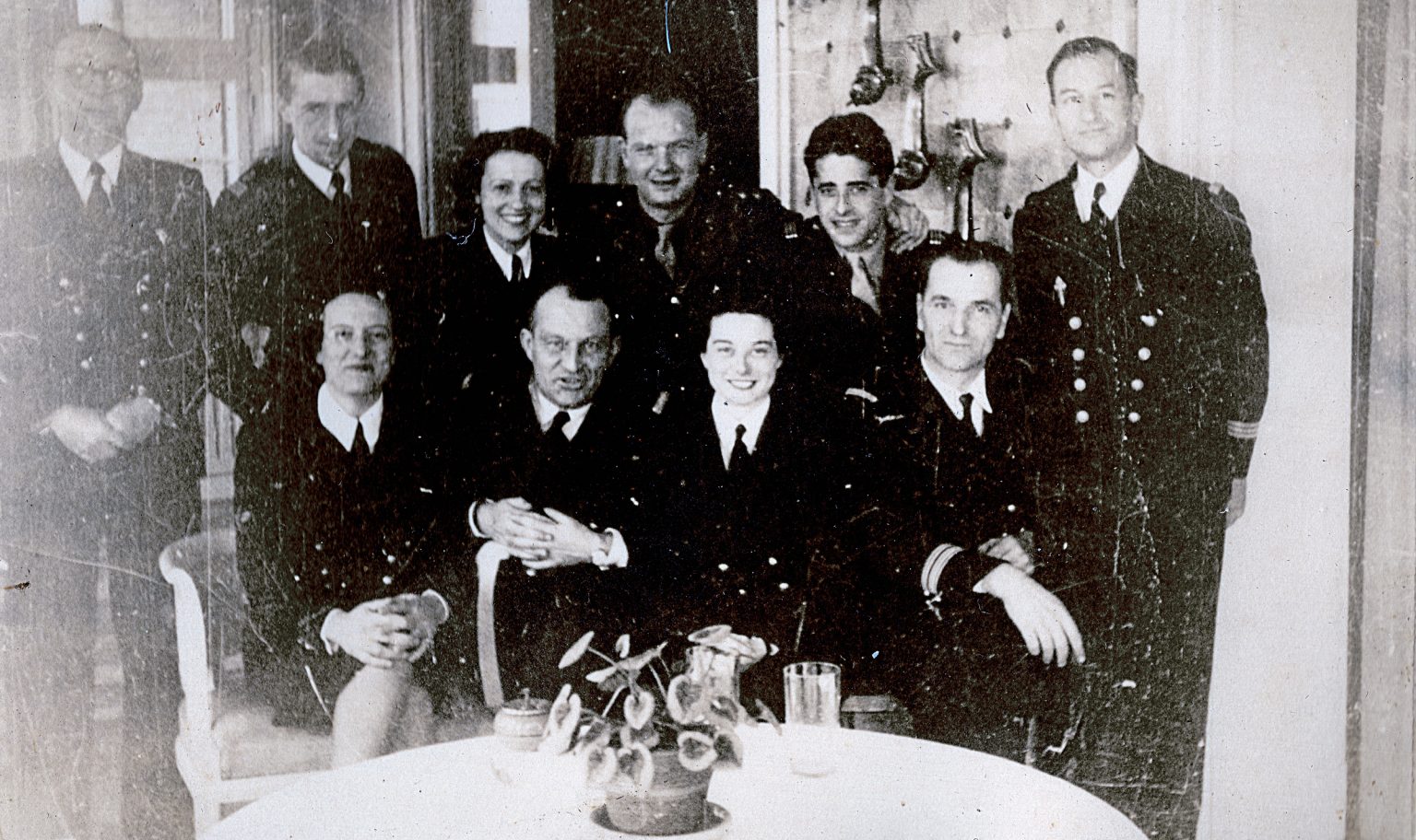 000002 paddys photos - 19460601 110000 paddy french consul hamburg group2