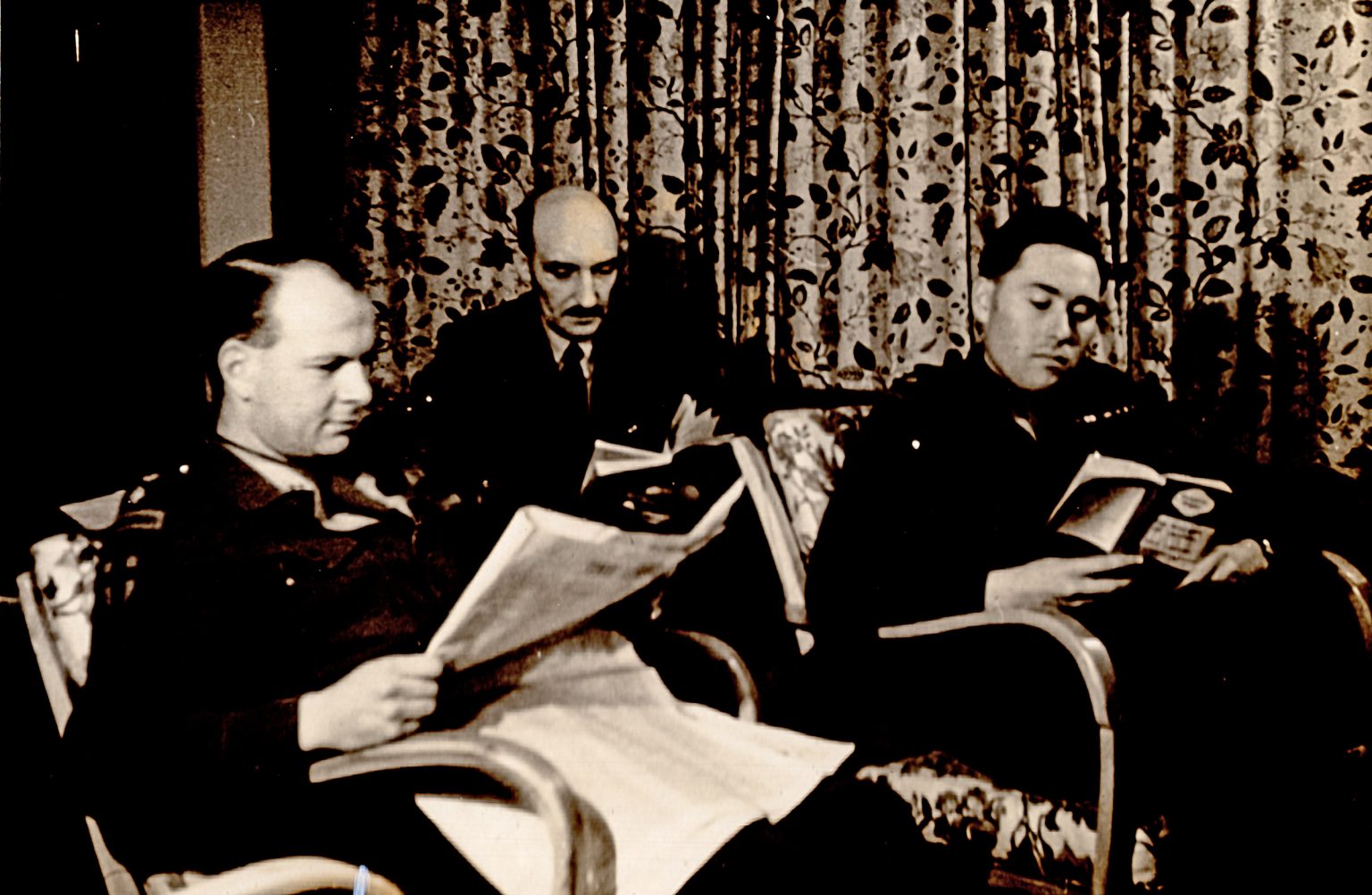 000002 paddys photos - 19460601 110000 paddy touring ireland newspaper