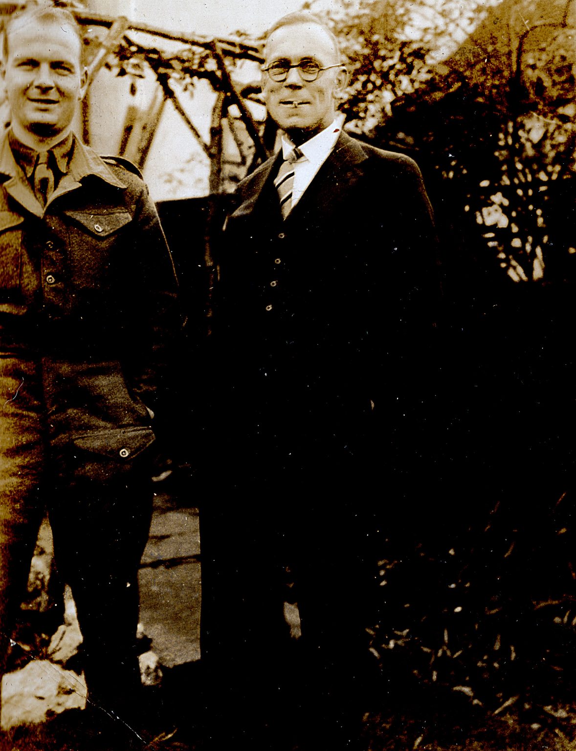 000002 paddys photos - 19470501 110000 paddy hamburg j cheary