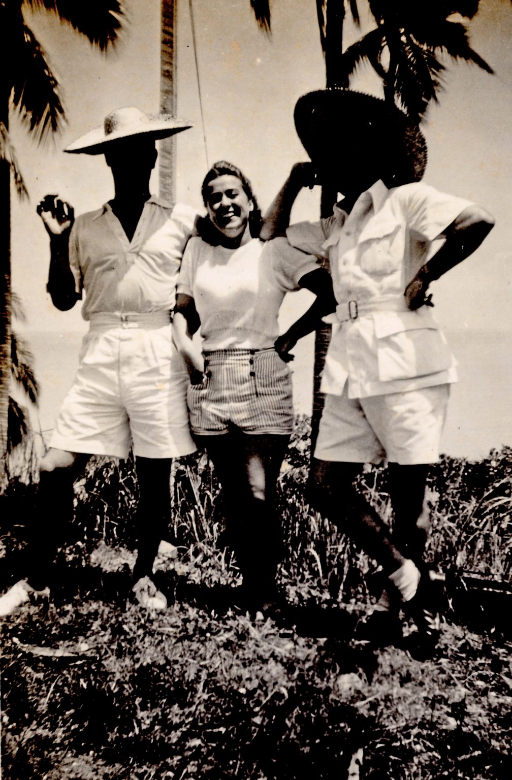 000002 paddys photos - 19480601 110000 paddy penang jack gibson and vivian