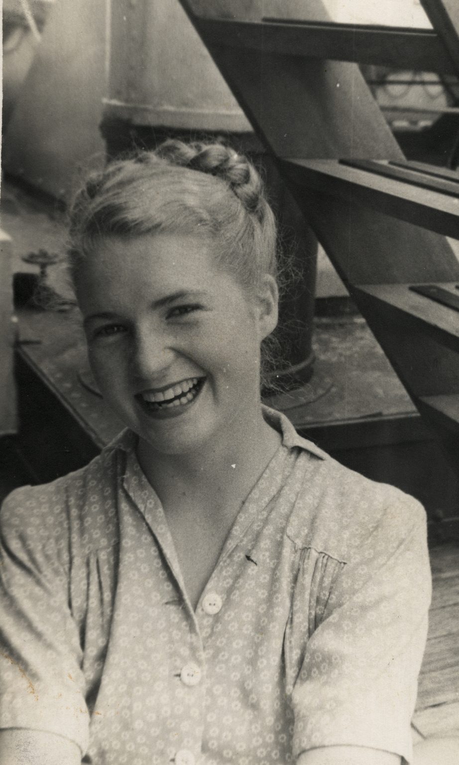 19511211 jill on burnside boat