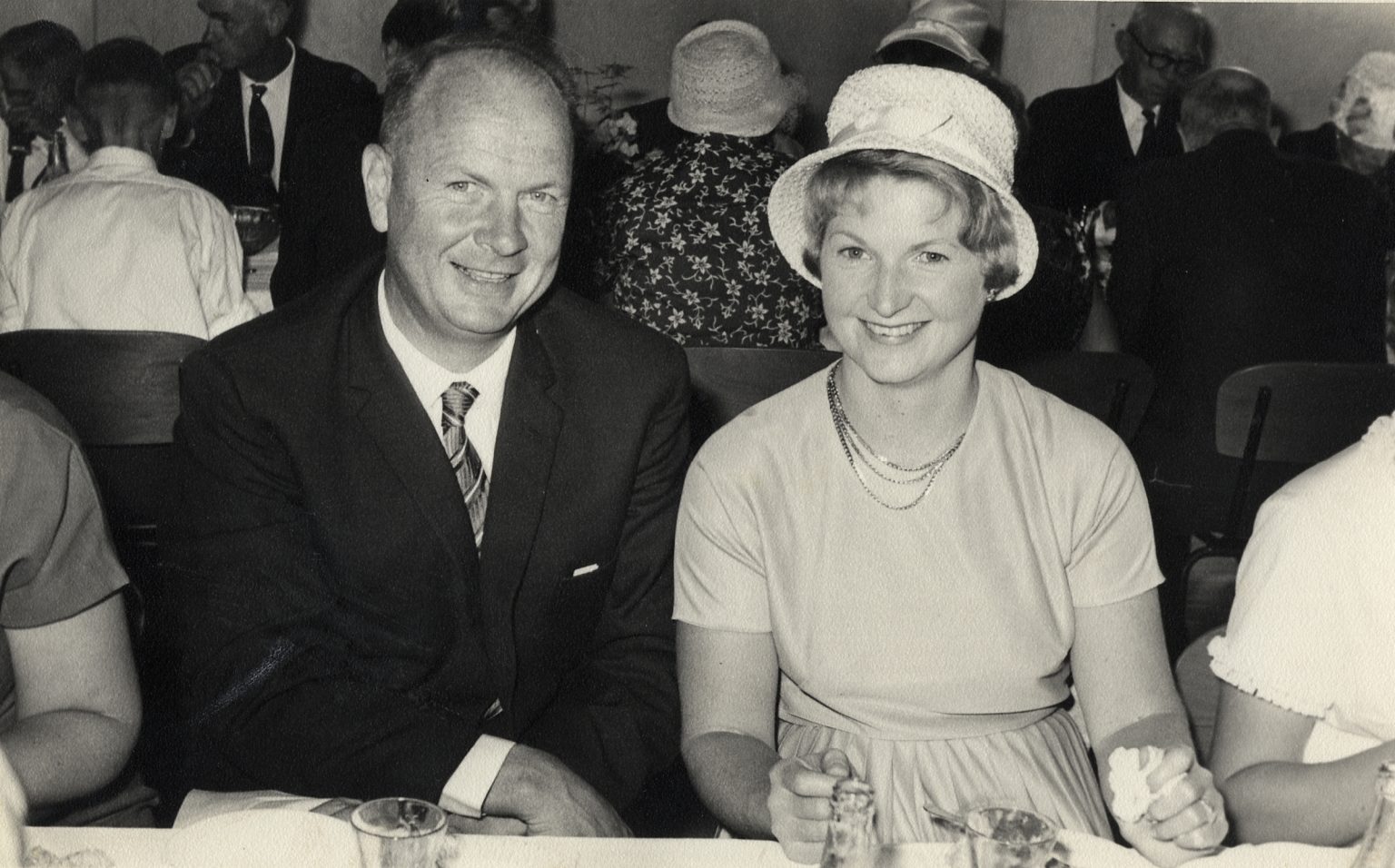 19520101 paddy and jill at wedding