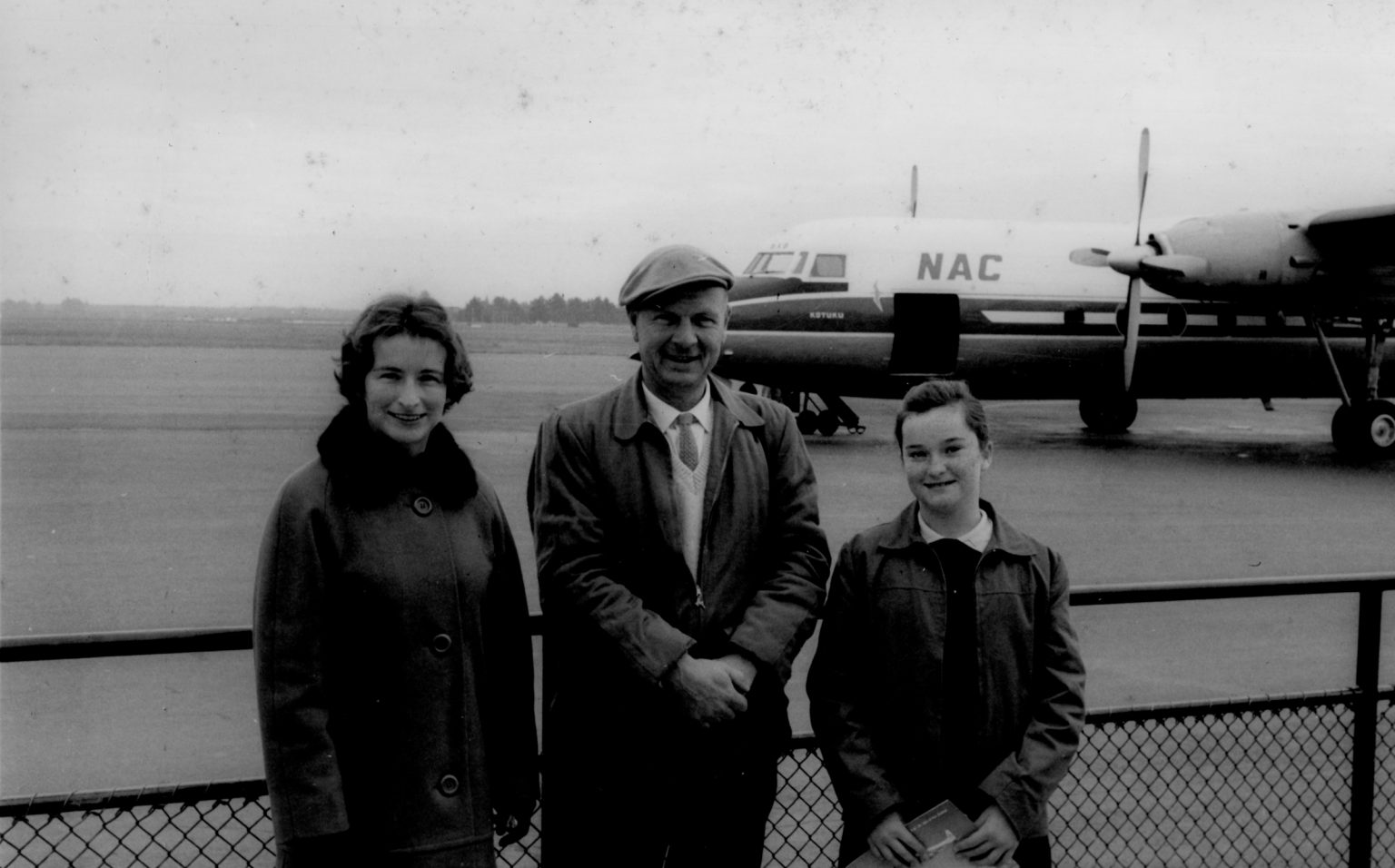 000002 paddys photos - 19530601 110000 paddy nell and john bailey