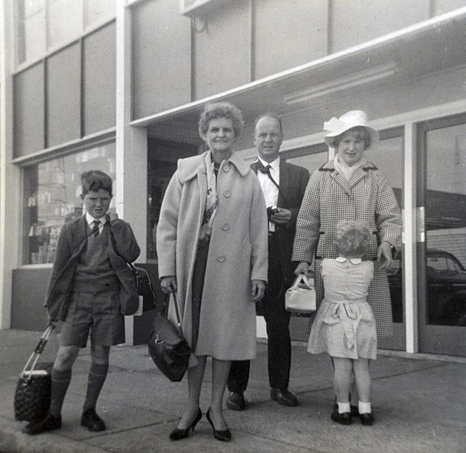 19640910 000001 phil paddy jill aunty travelling