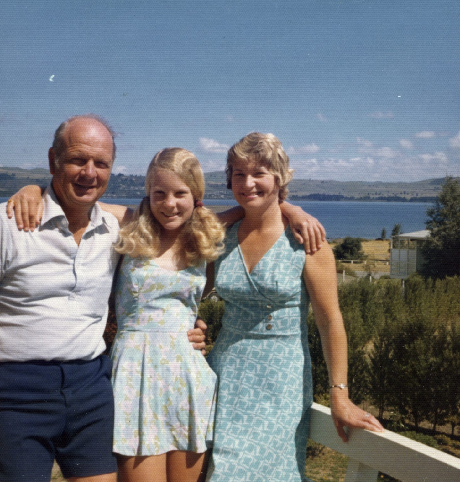 19740101 paddy christine friend beach