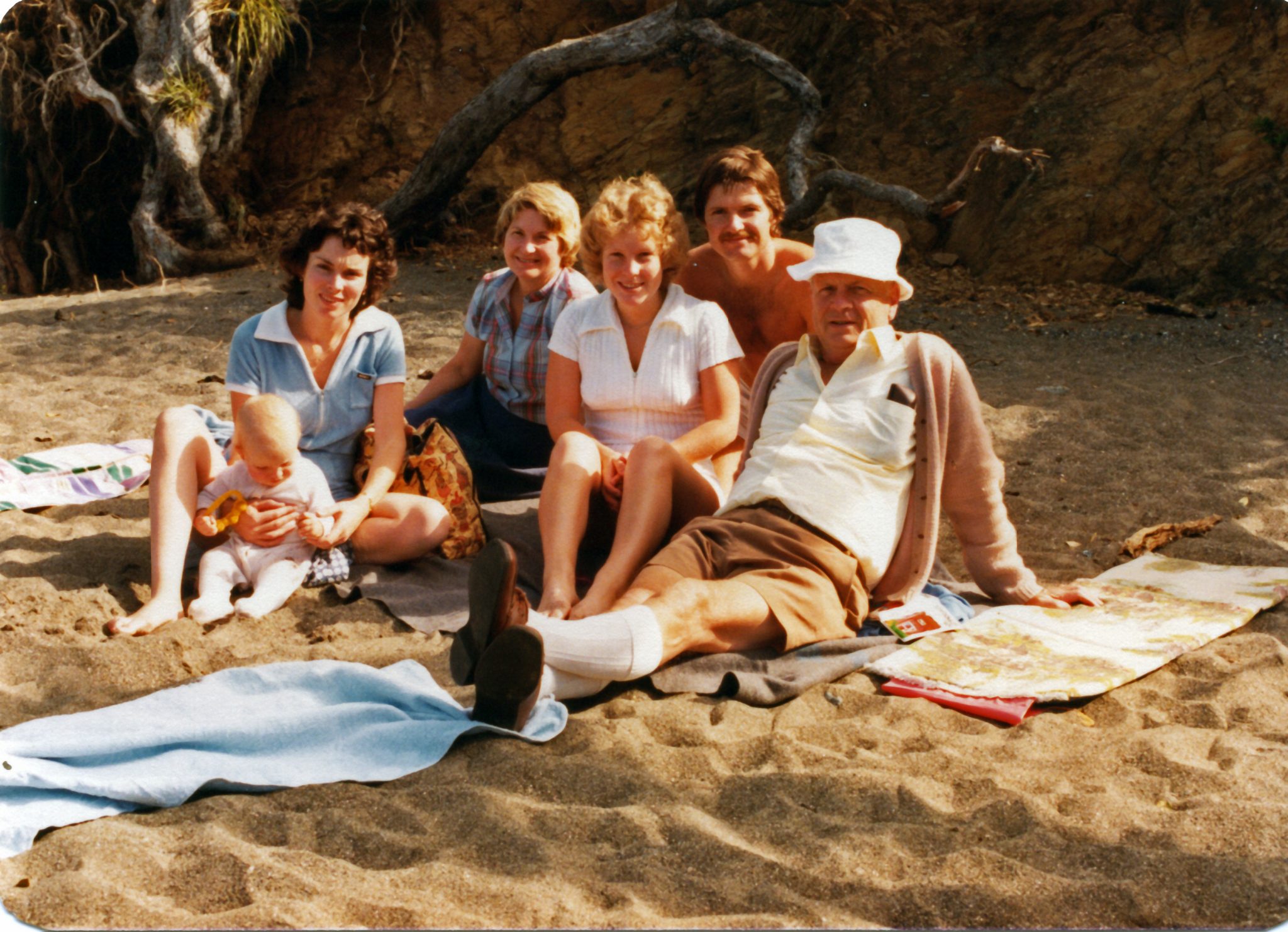 19801225 000001 walkworth me jos jill aunty phil paddy (aunty photos)