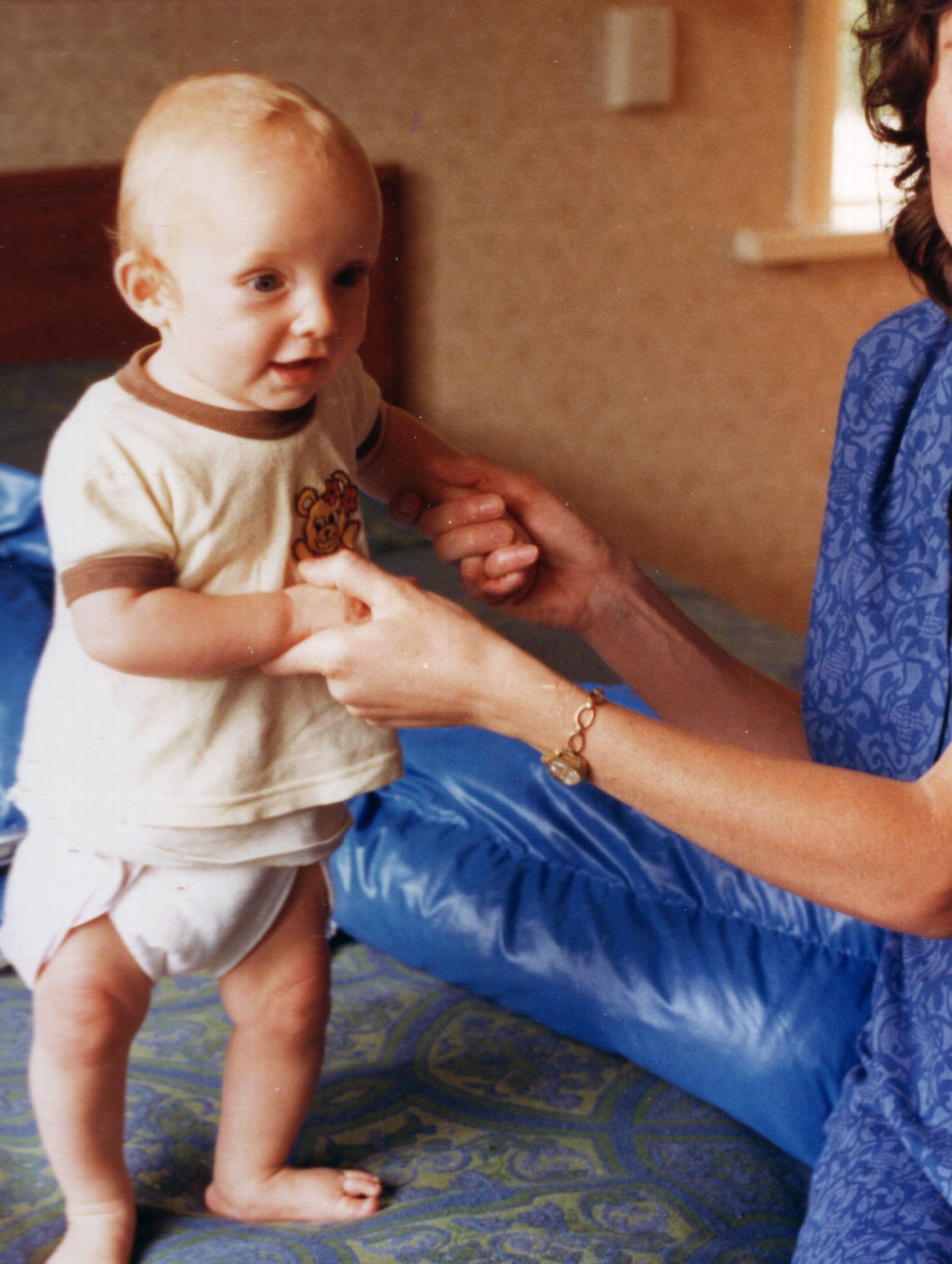 19810307 000001 walking