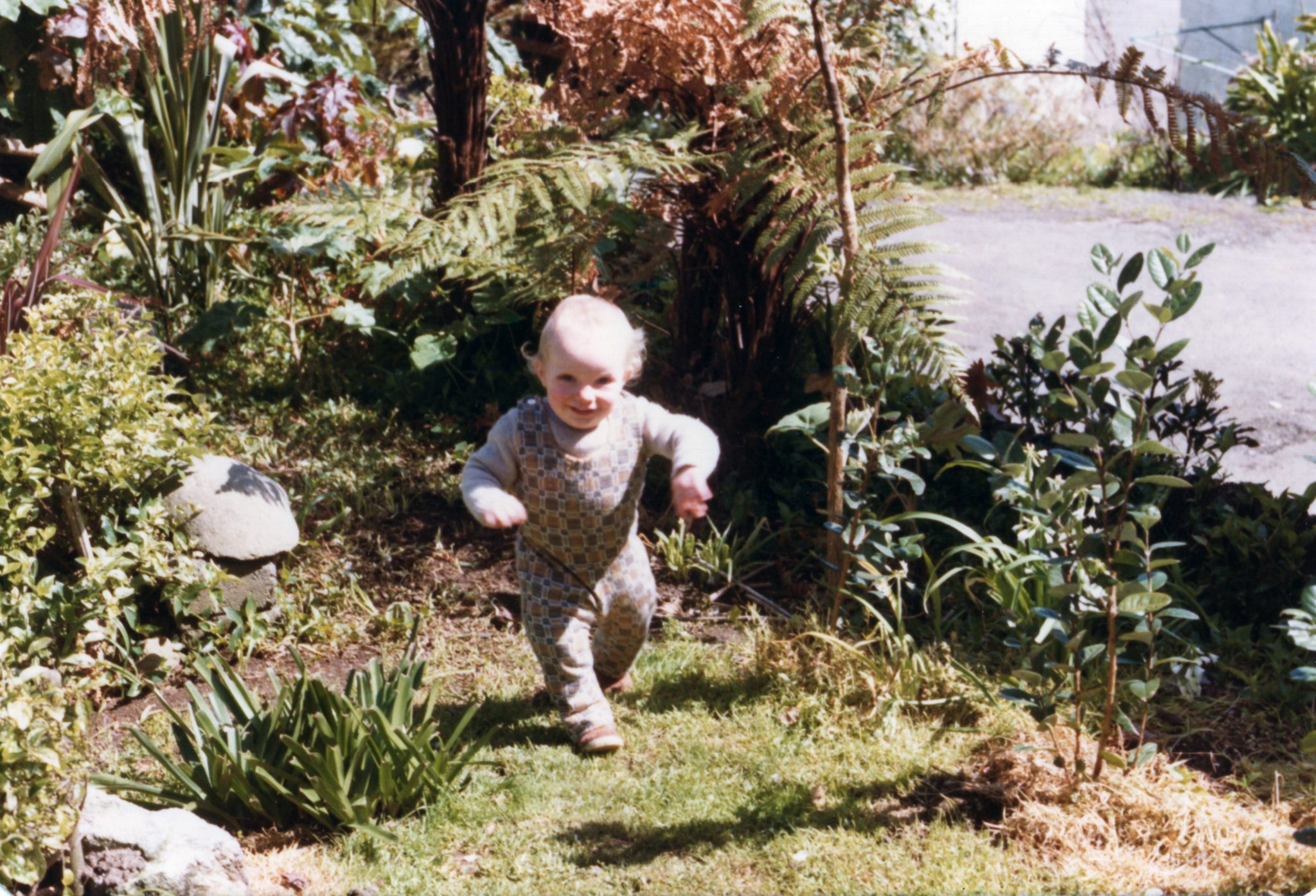 19810401 000001 me in garden