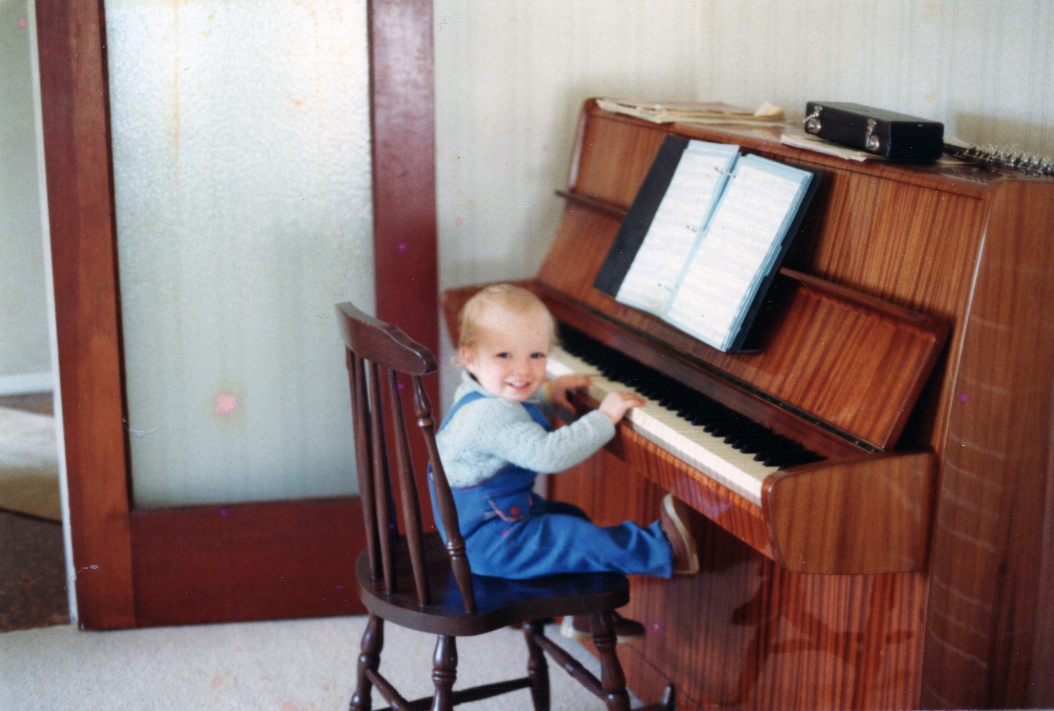 19810401 000001 me on piano (aunty photos)