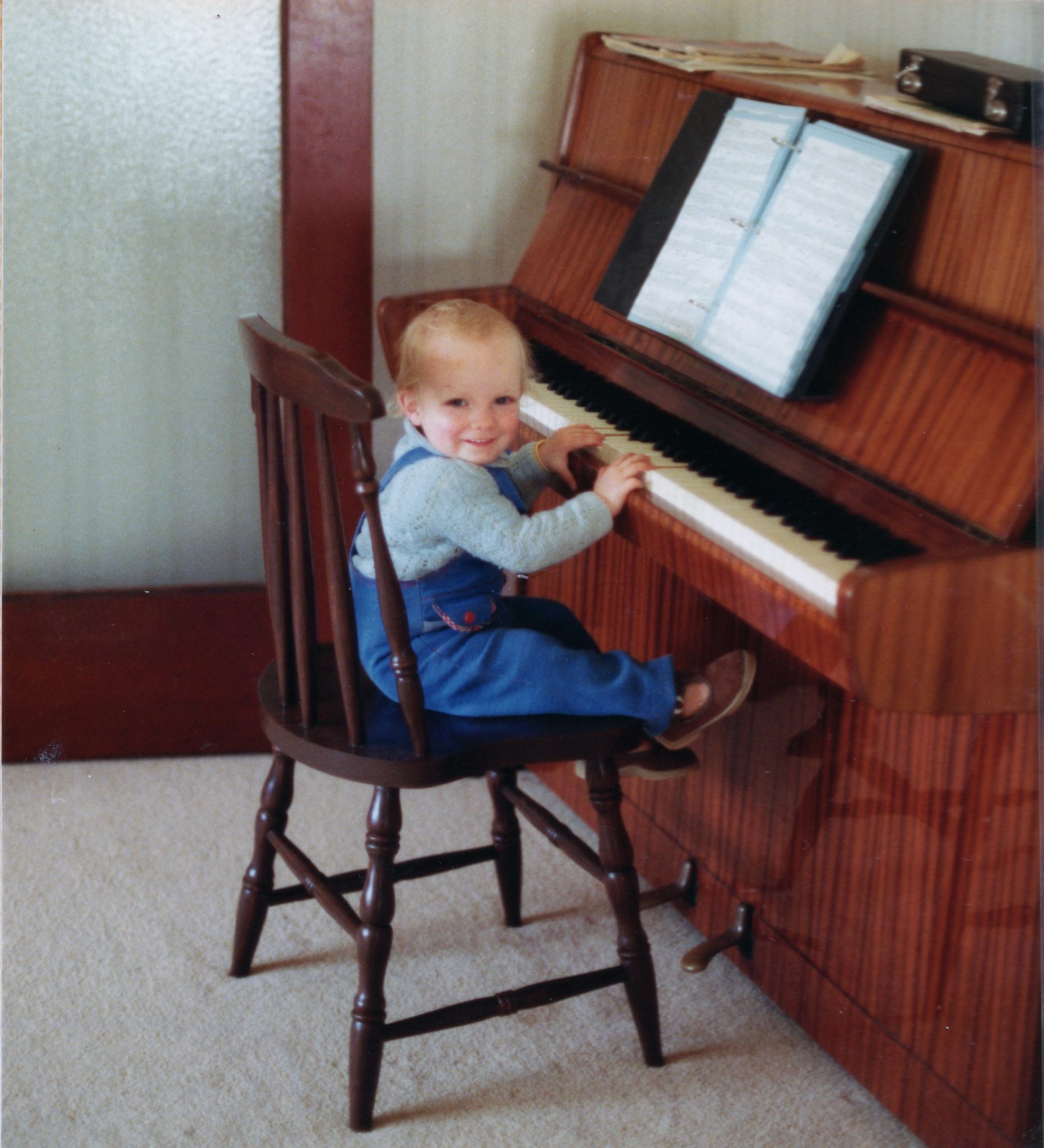 19810401 000001 me piano