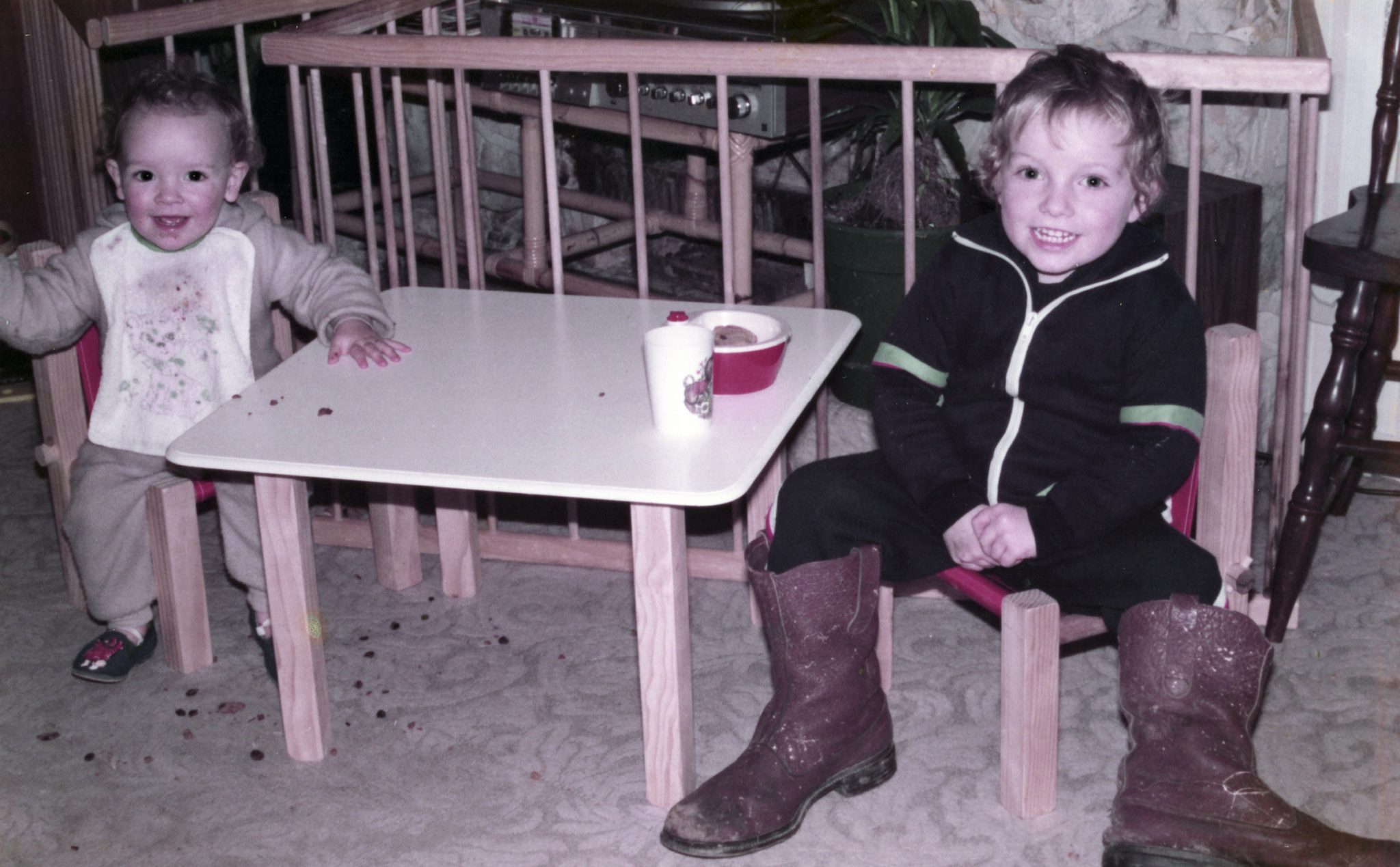 19840702 alex and james eating dinner with boots