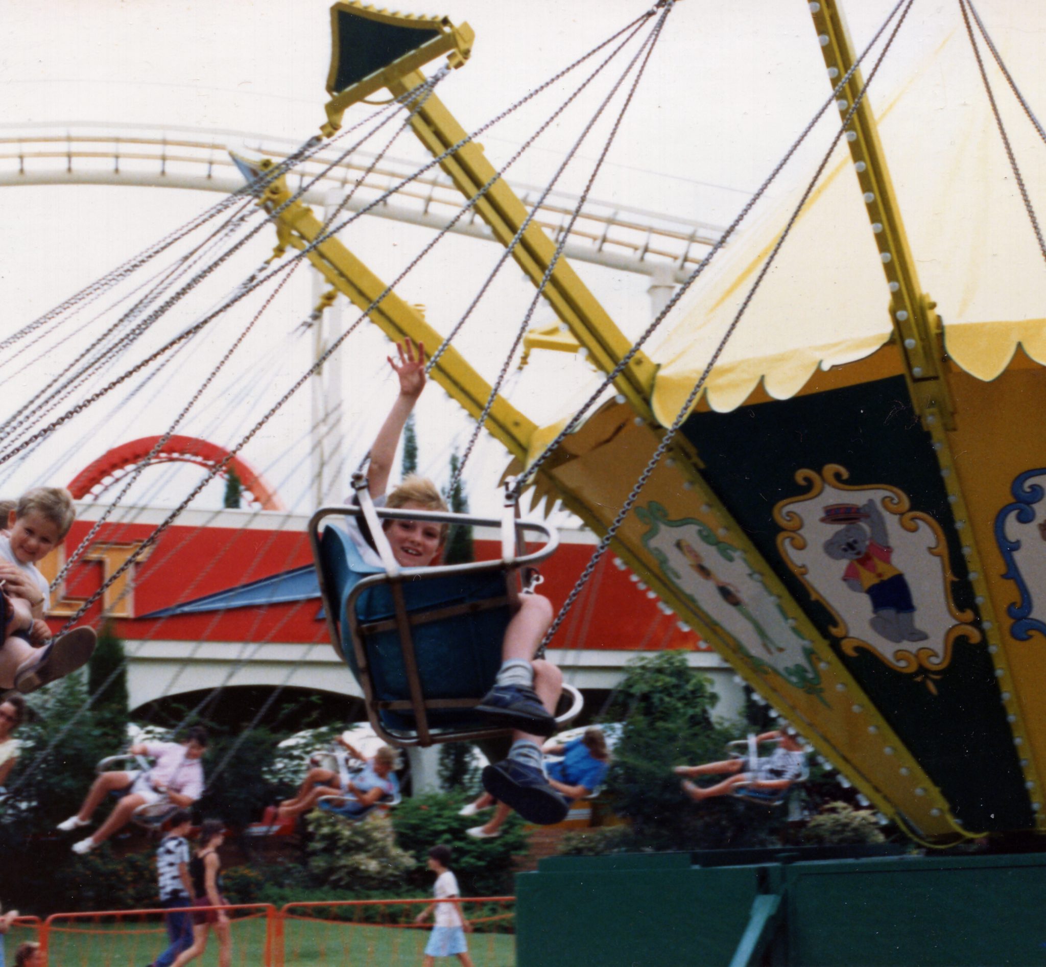 19890909 000001 dreamworld swing