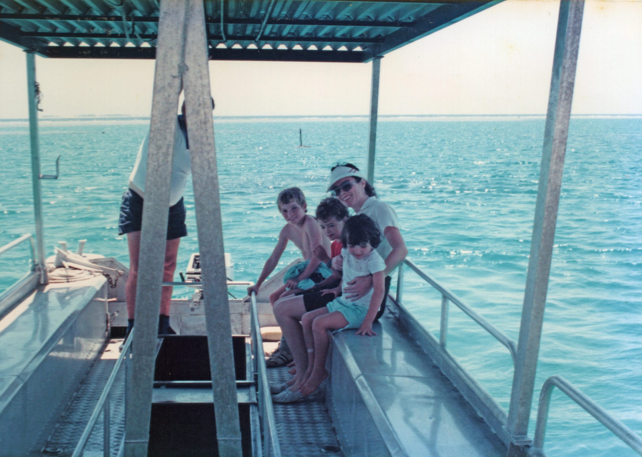 19891210 000001 mon repos glass bottom boat