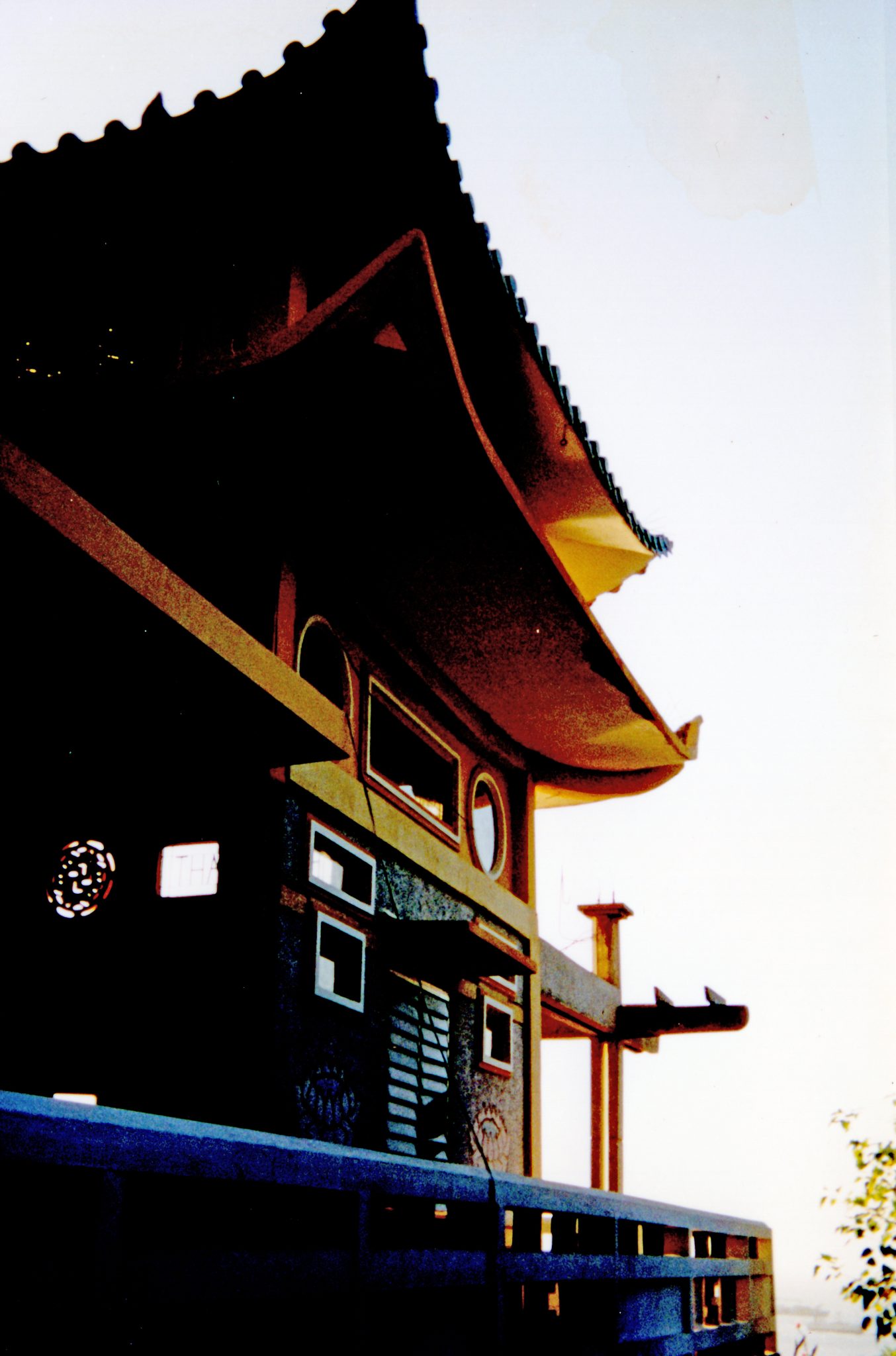 19950110 000001 vietnam roof eaves